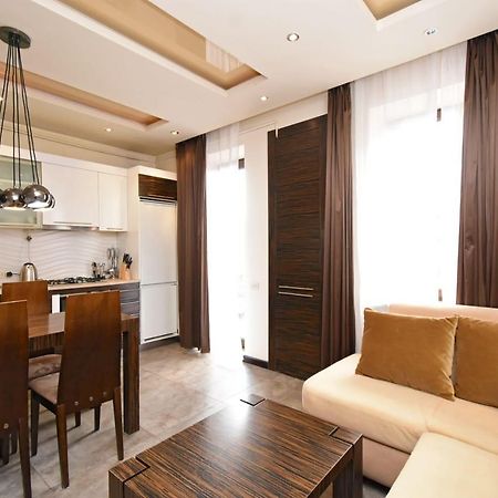 Galaxy Inn Luxury Hostel In Center 예레반 외부 사진