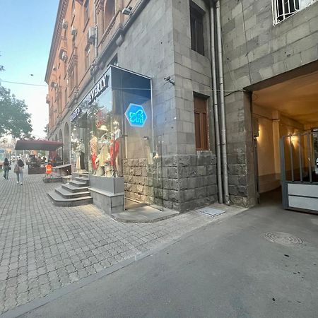 Galaxy Inn Luxury Hostel In Center 예레반 외부 사진