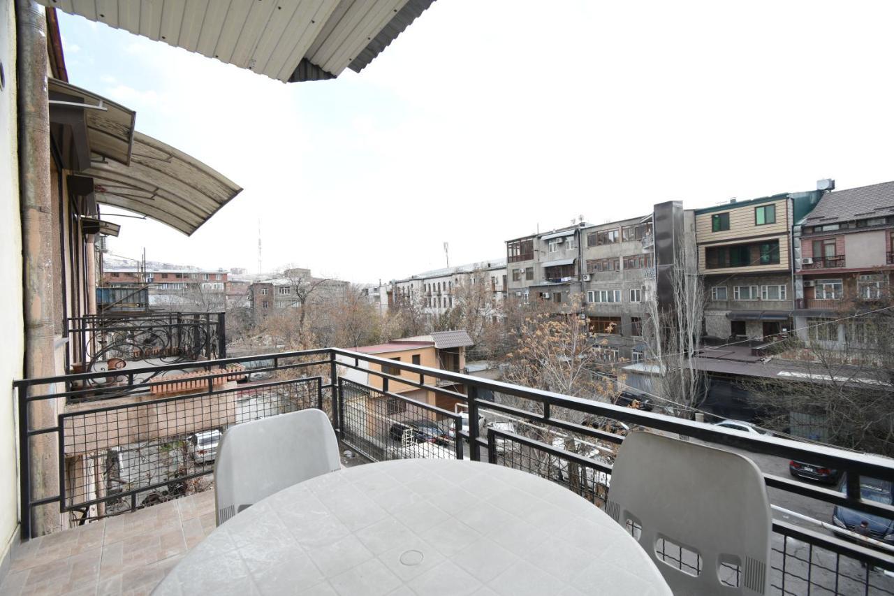 Galaxy Inn Luxury Hostel In Center 예레반 외부 사진