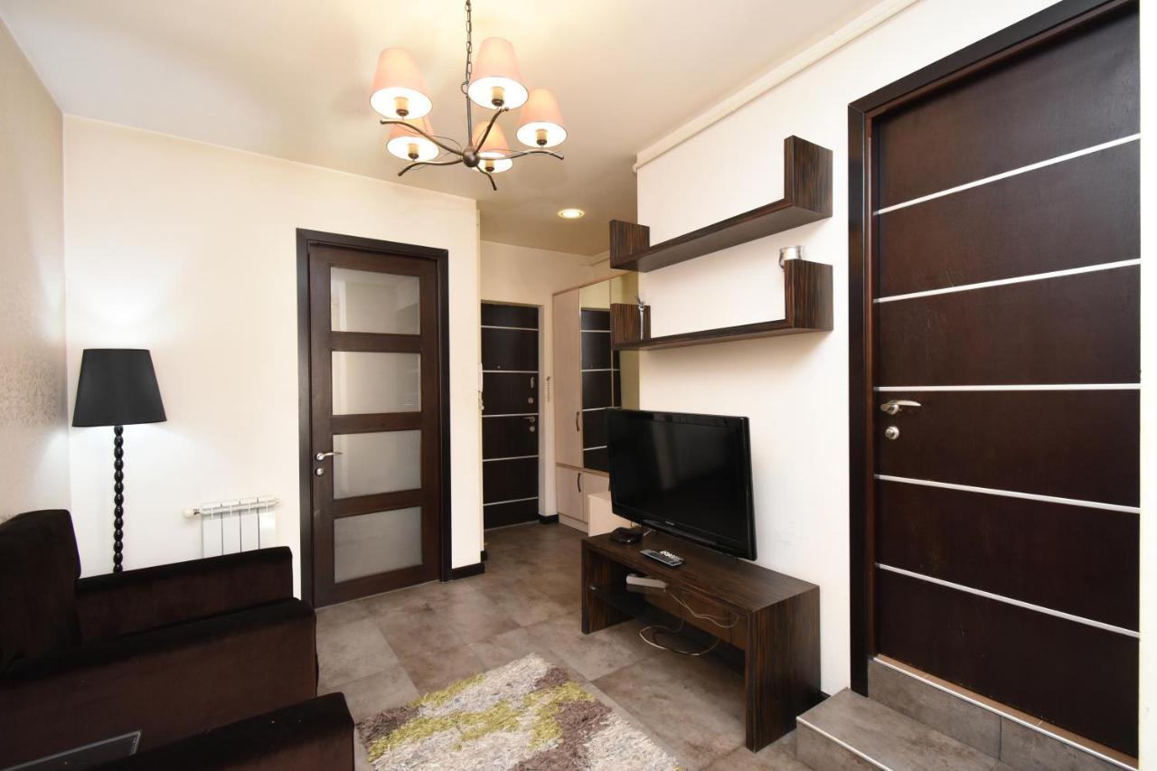Galaxy Inn Luxury Hostel In Center 예레반 외부 사진