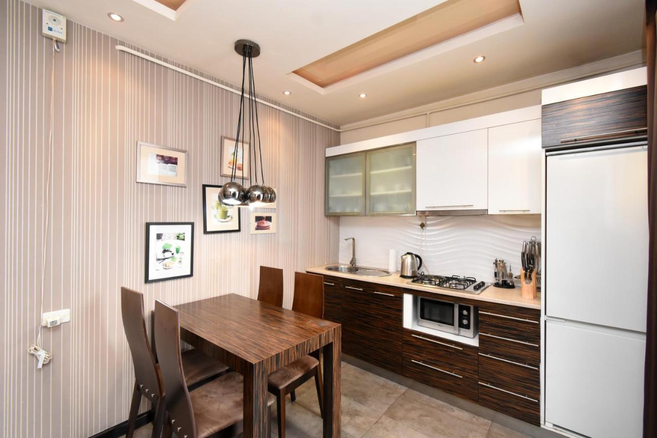 Galaxy Inn Luxury Hostel In Center 예레반 외부 사진