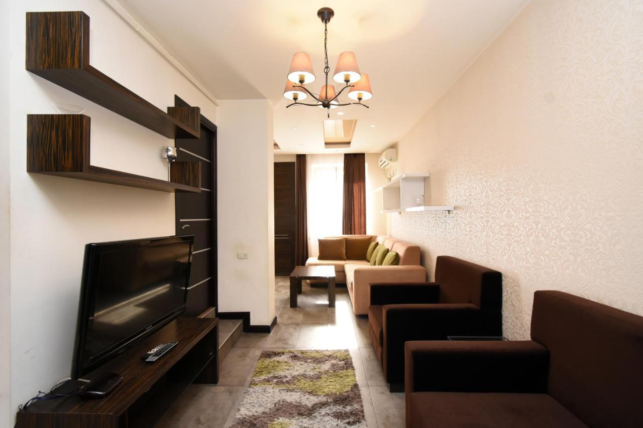 Galaxy Inn Luxury Hostel In Center 예레반 외부 사진