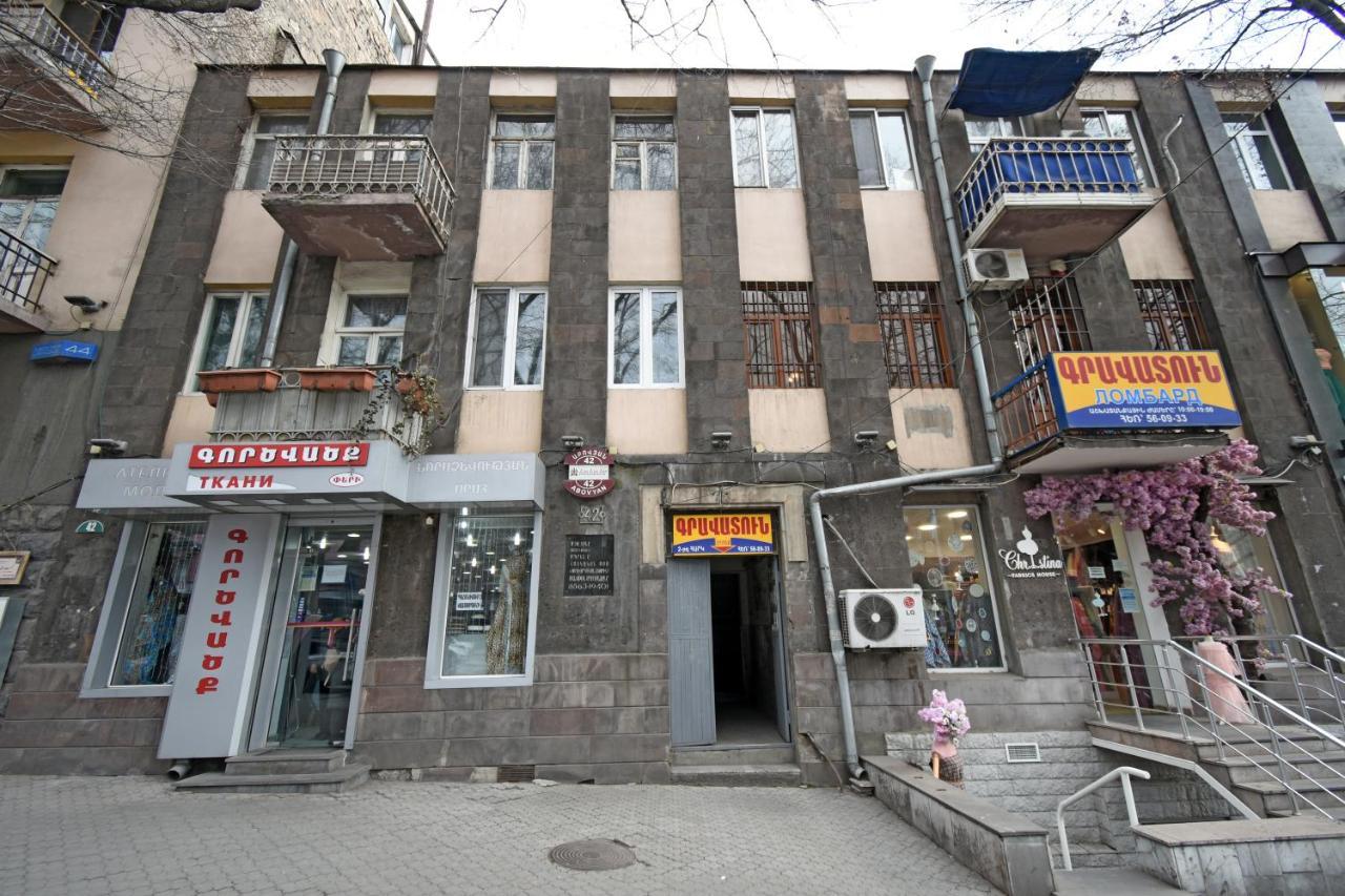 Galaxy Inn Luxury Hostel In Center 예레반 외부 사진