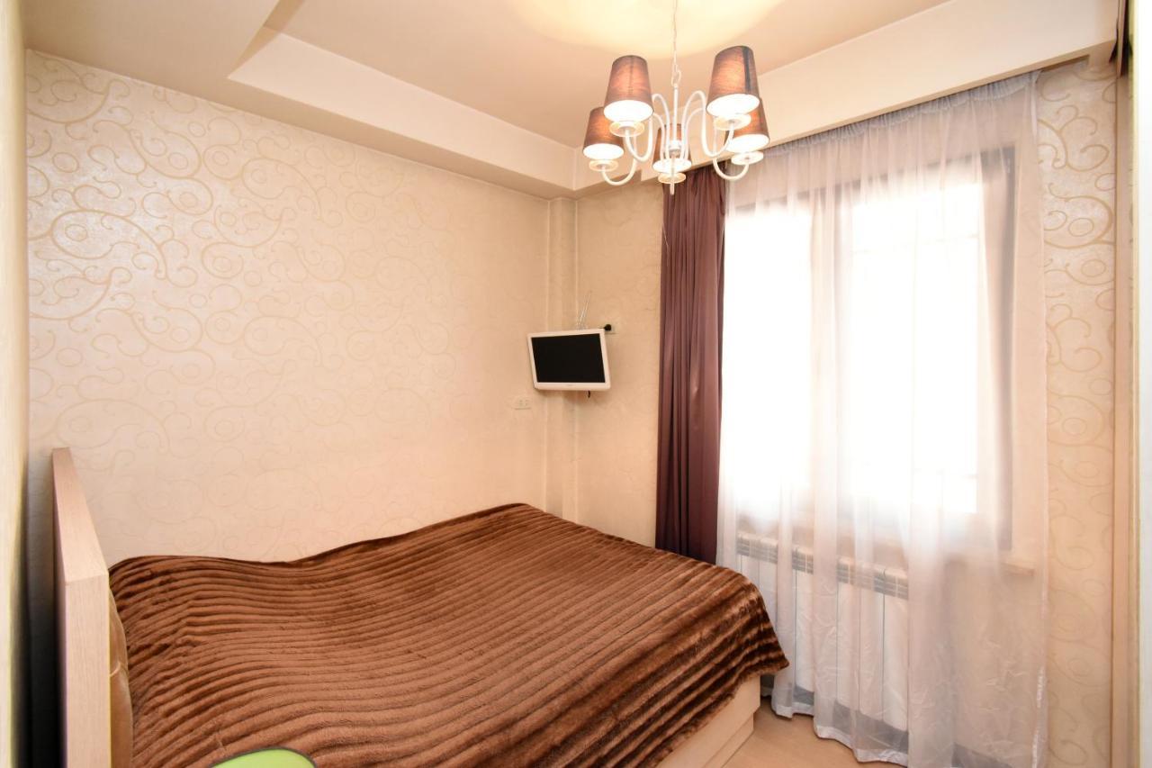Galaxy Inn Luxury Hostel In Center 예레반 외부 사진