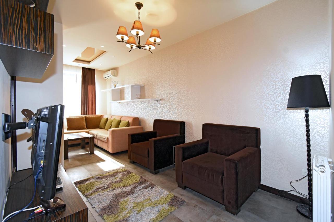 Galaxy Inn Luxury Hostel In Center 예레반 외부 사진