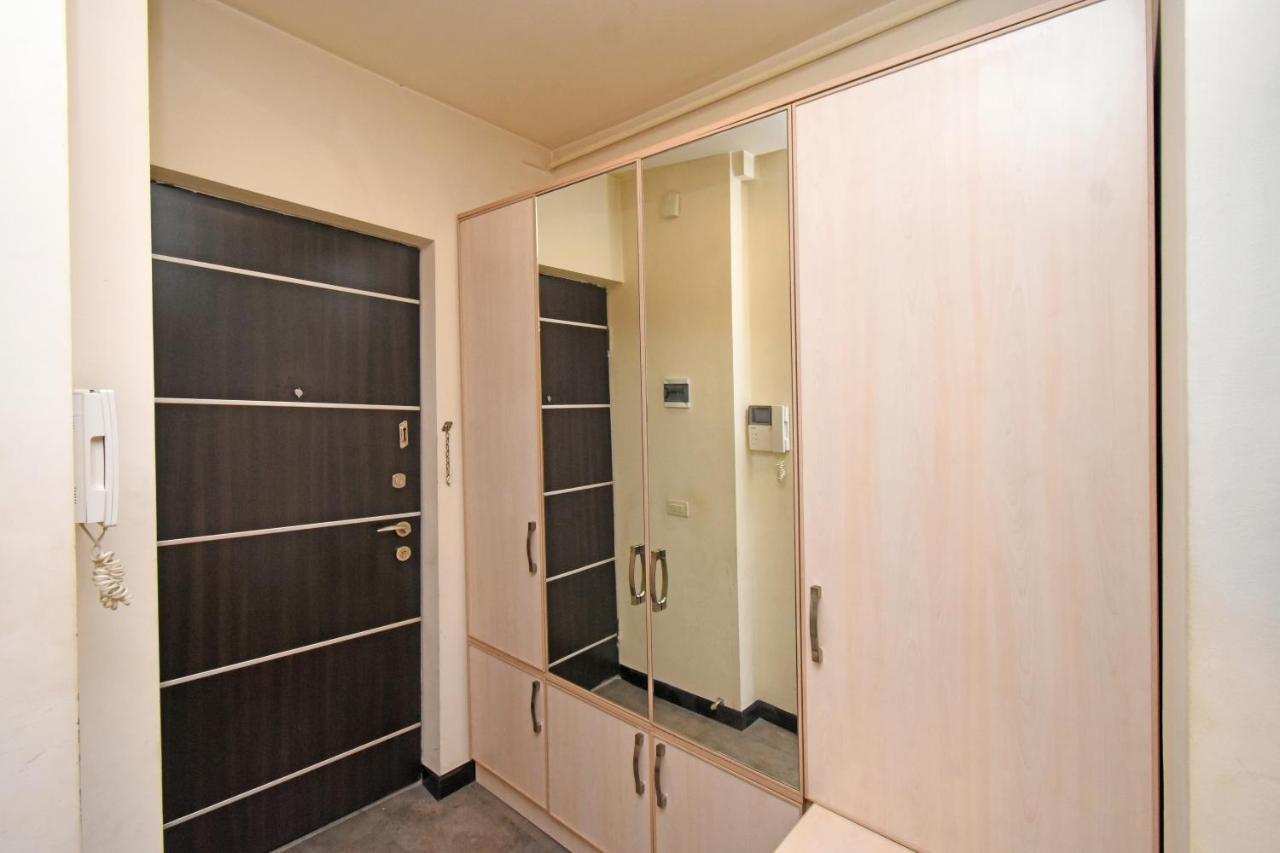 Galaxy Inn Luxury Hostel In Center 예레반 외부 사진