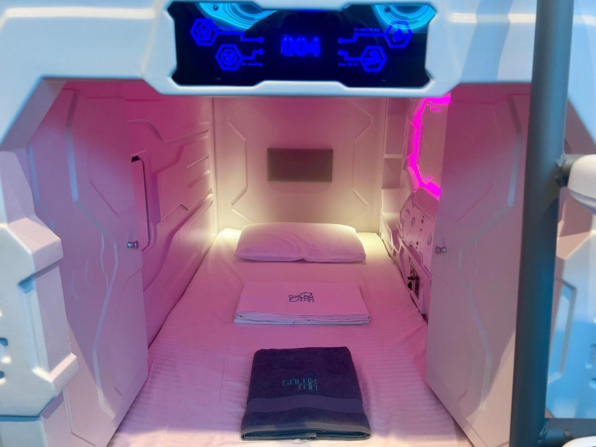 Galaxy Inn Luxury Hostel In Center 예레반 외부 사진