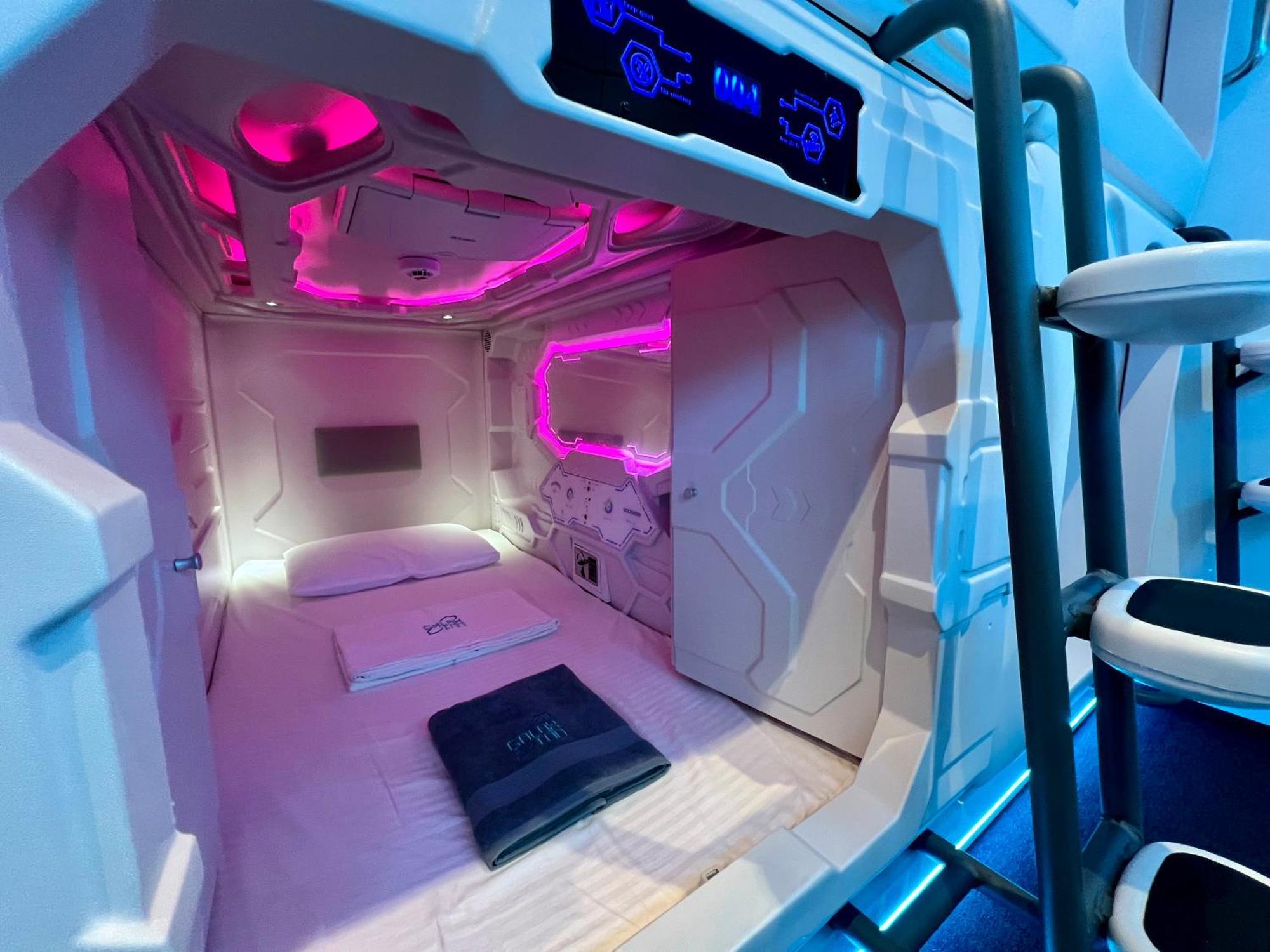 Galaxy Inn Luxury Hostel In Center 예레반 외부 사진