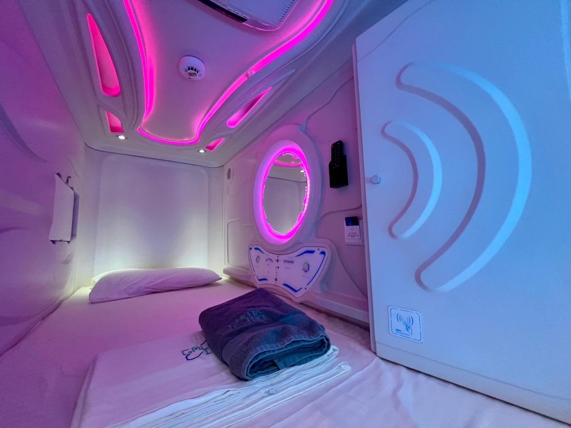 Galaxy Inn Luxury Hostel In Center 예레반 외부 사진