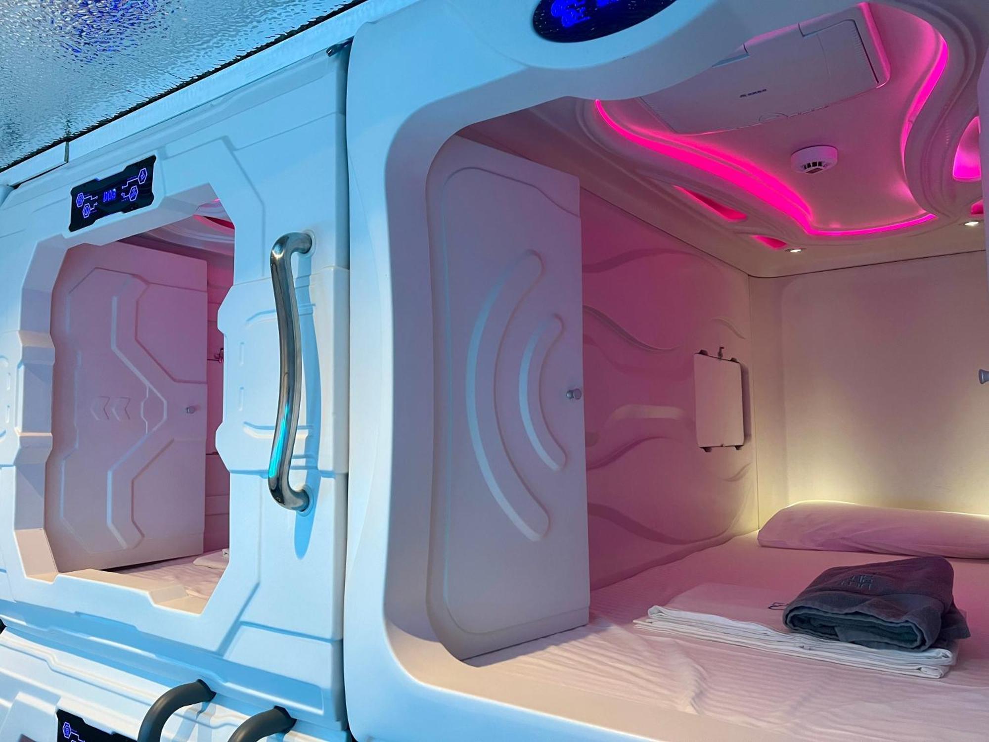 Galaxy Inn Luxury Hostel In Center 예레반 외부 사진