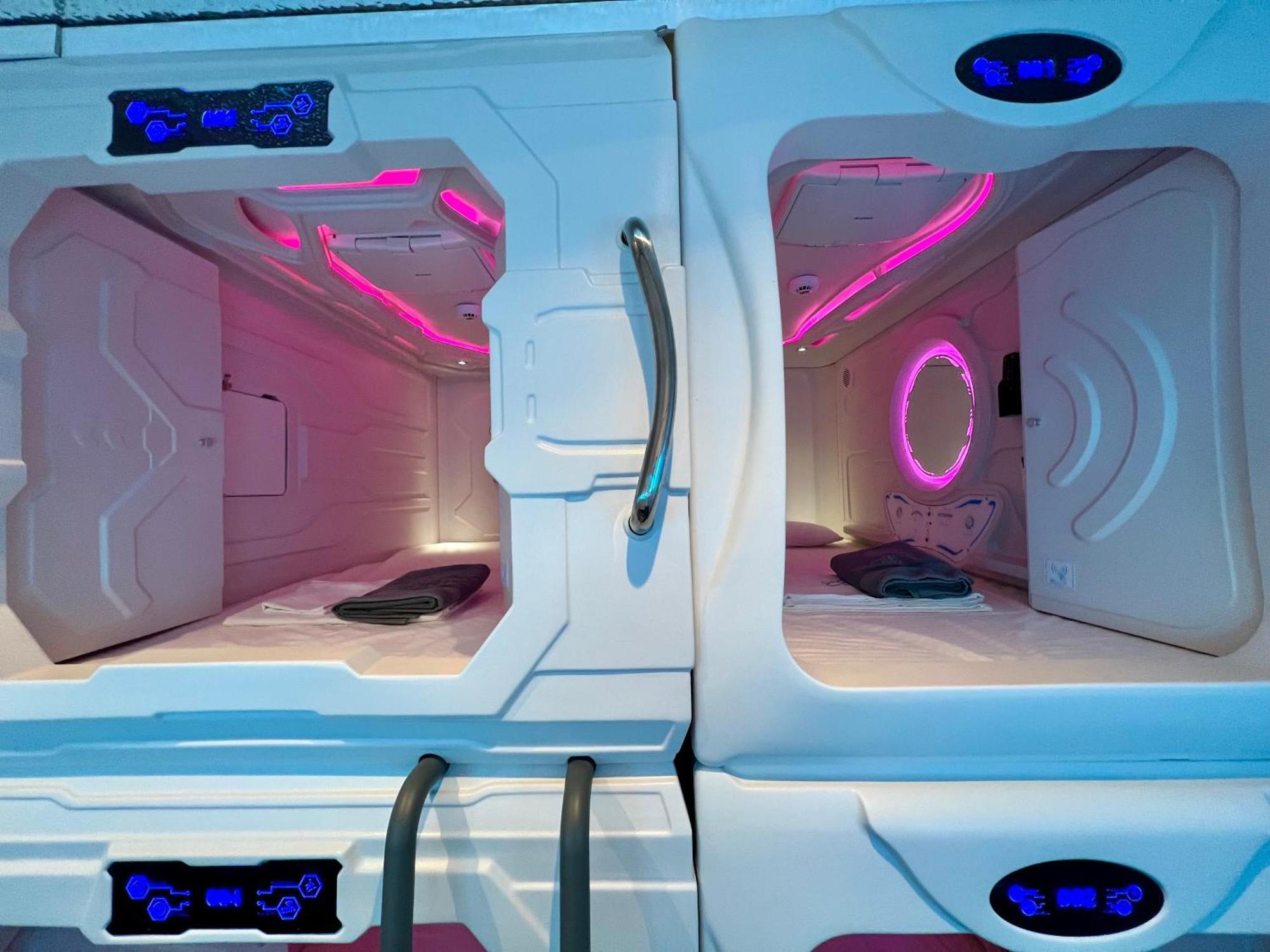 Galaxy Inn Luxury Hostel In Center 예레반 외부 사진