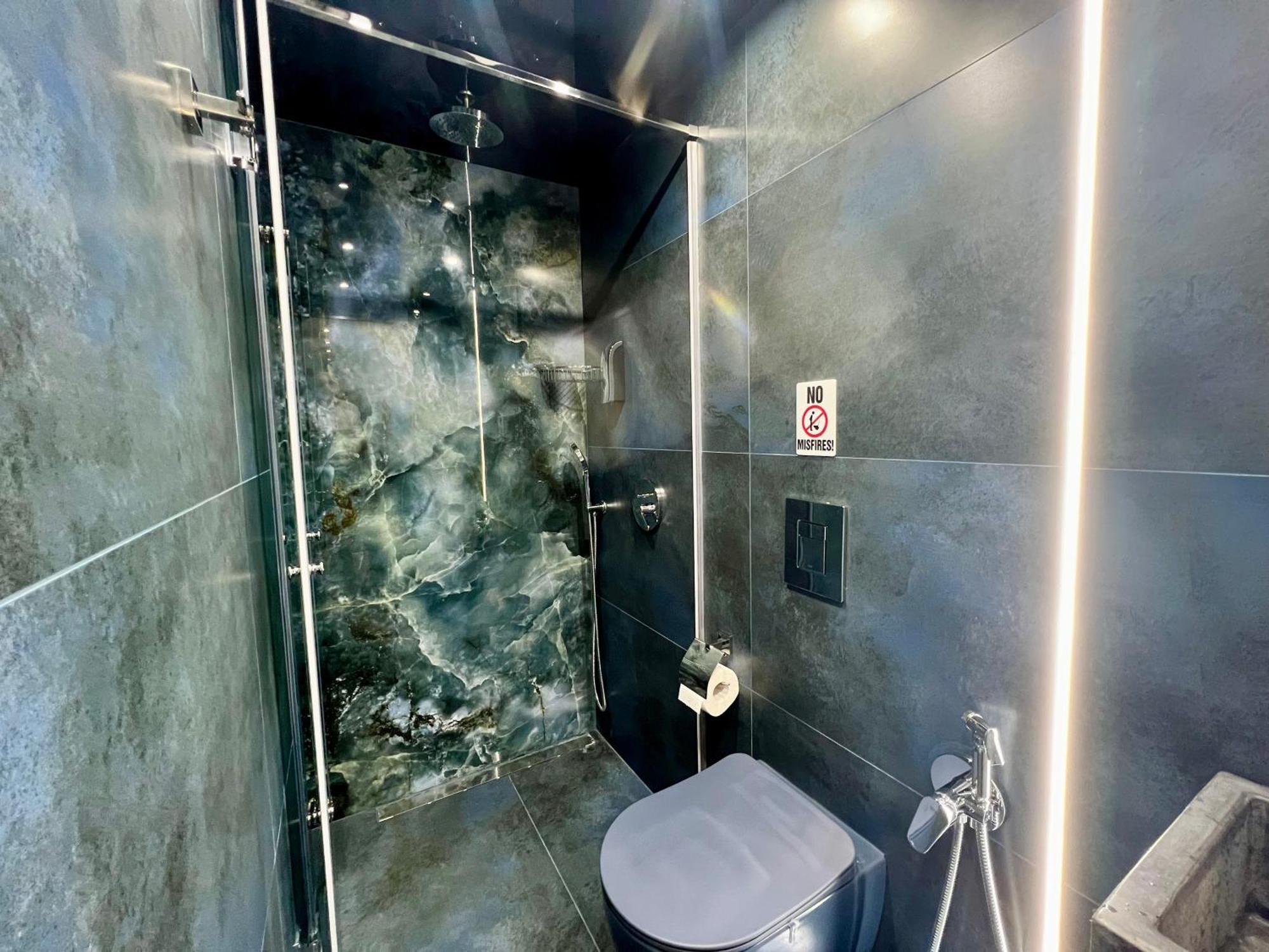 Galaxy Inn Luxury Hostel In Center 예레반 외부 사진