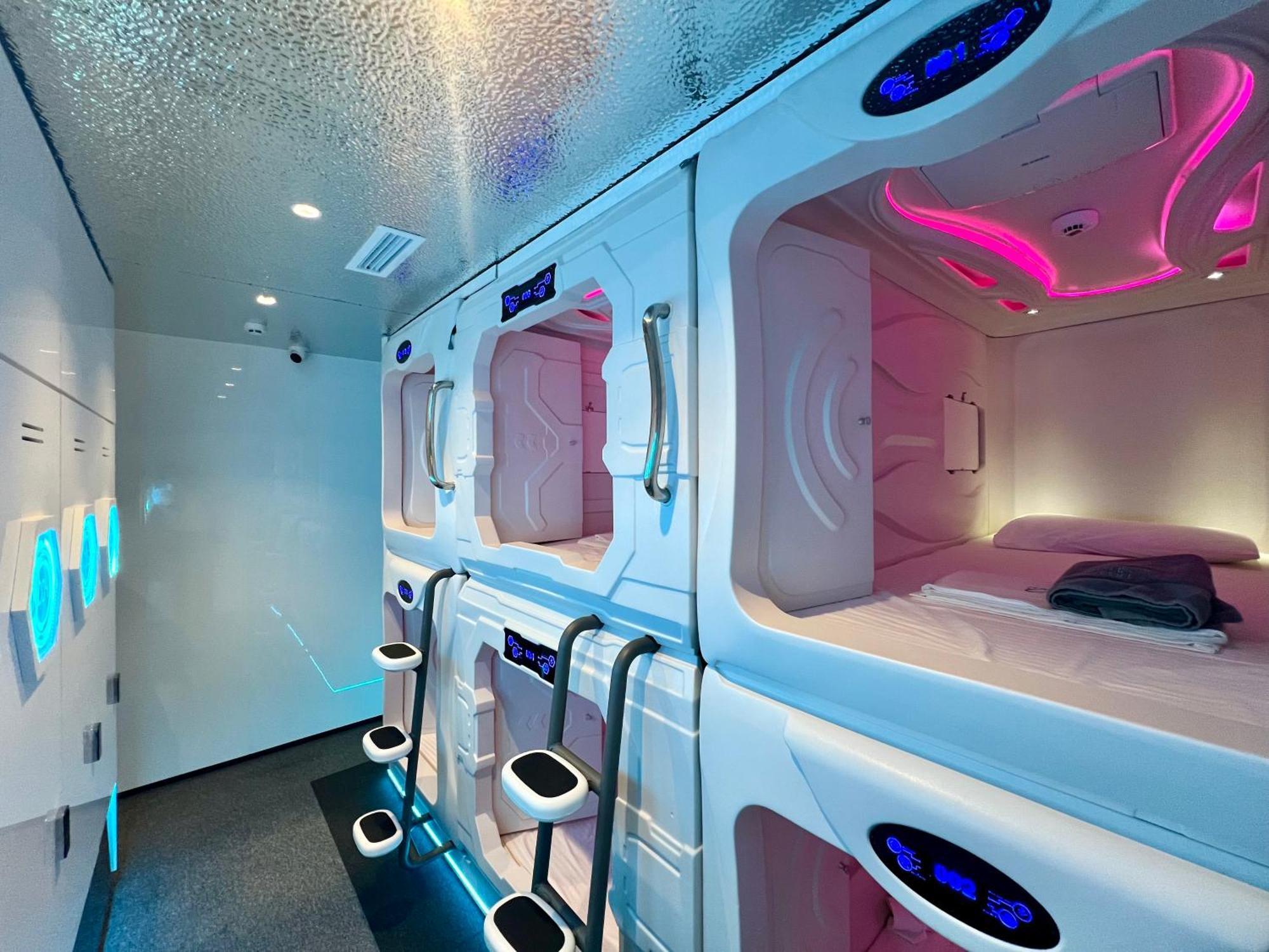 Galaxy Inn Luxury Hostel In Center 예레반 외부 사진