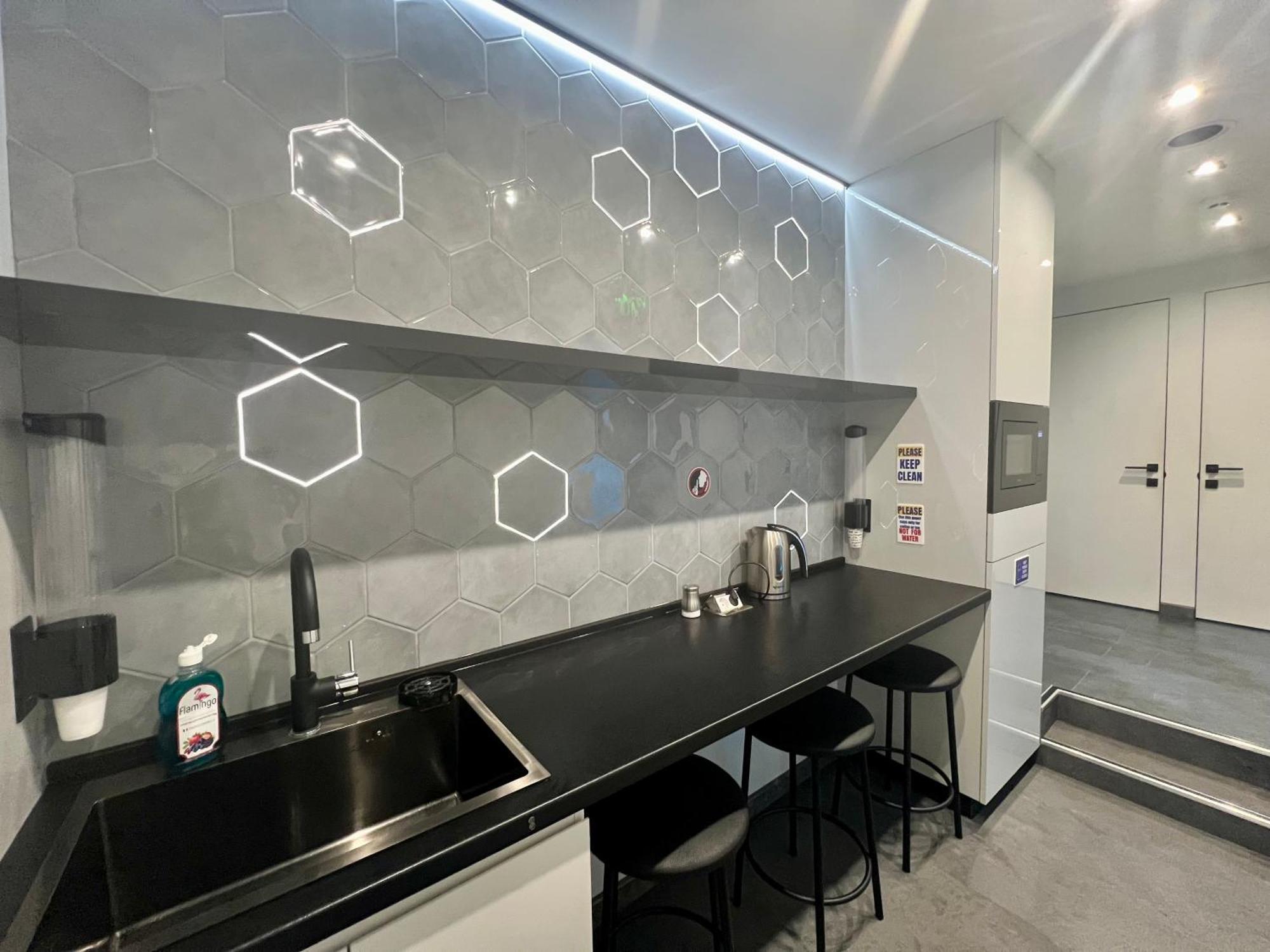 Galaxy Inn Luxury Hostel In Center 예레반 외부 사진