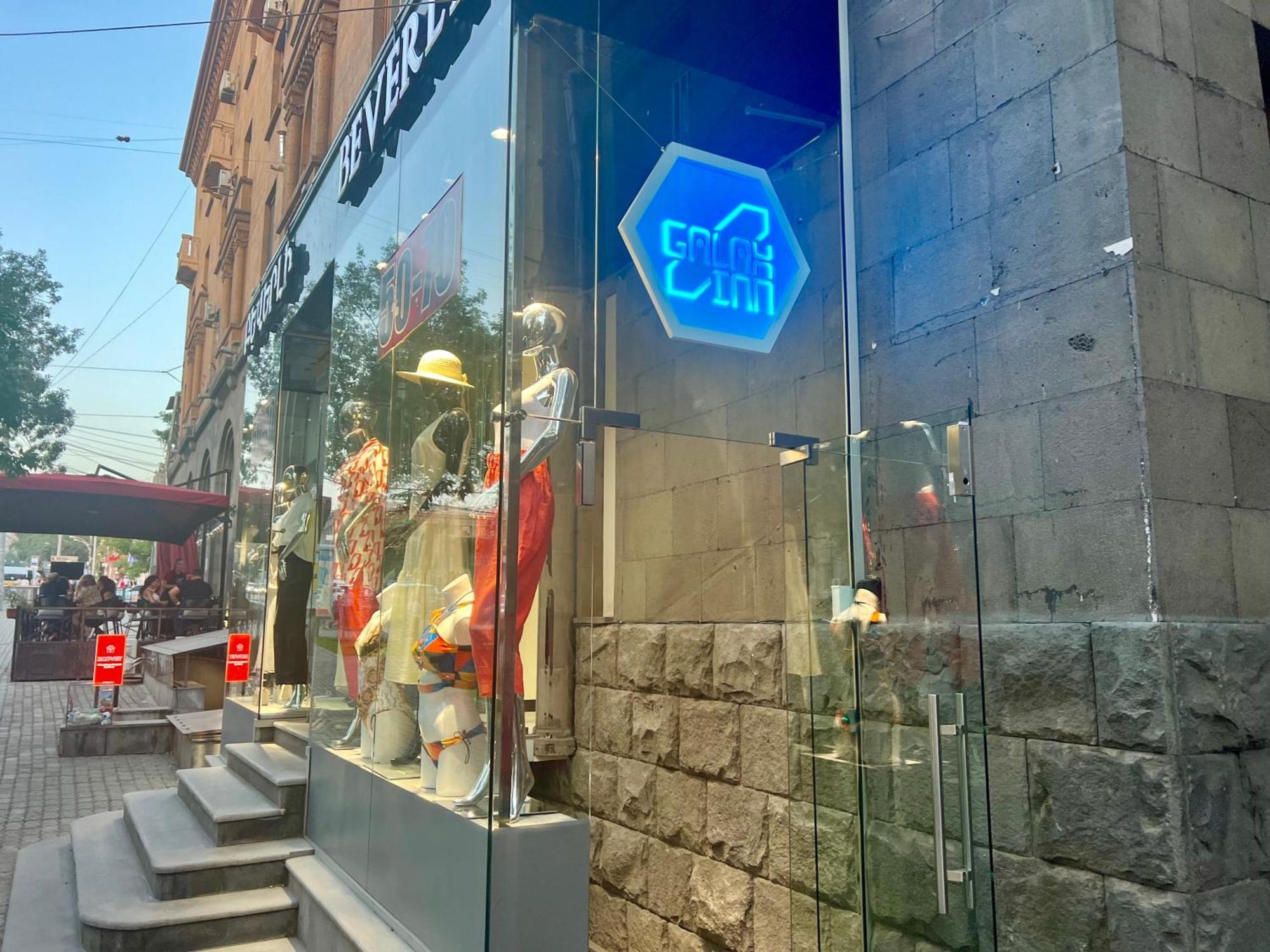 Galaxy Inn Luxury Hostel In Center 예레반 외부 사진