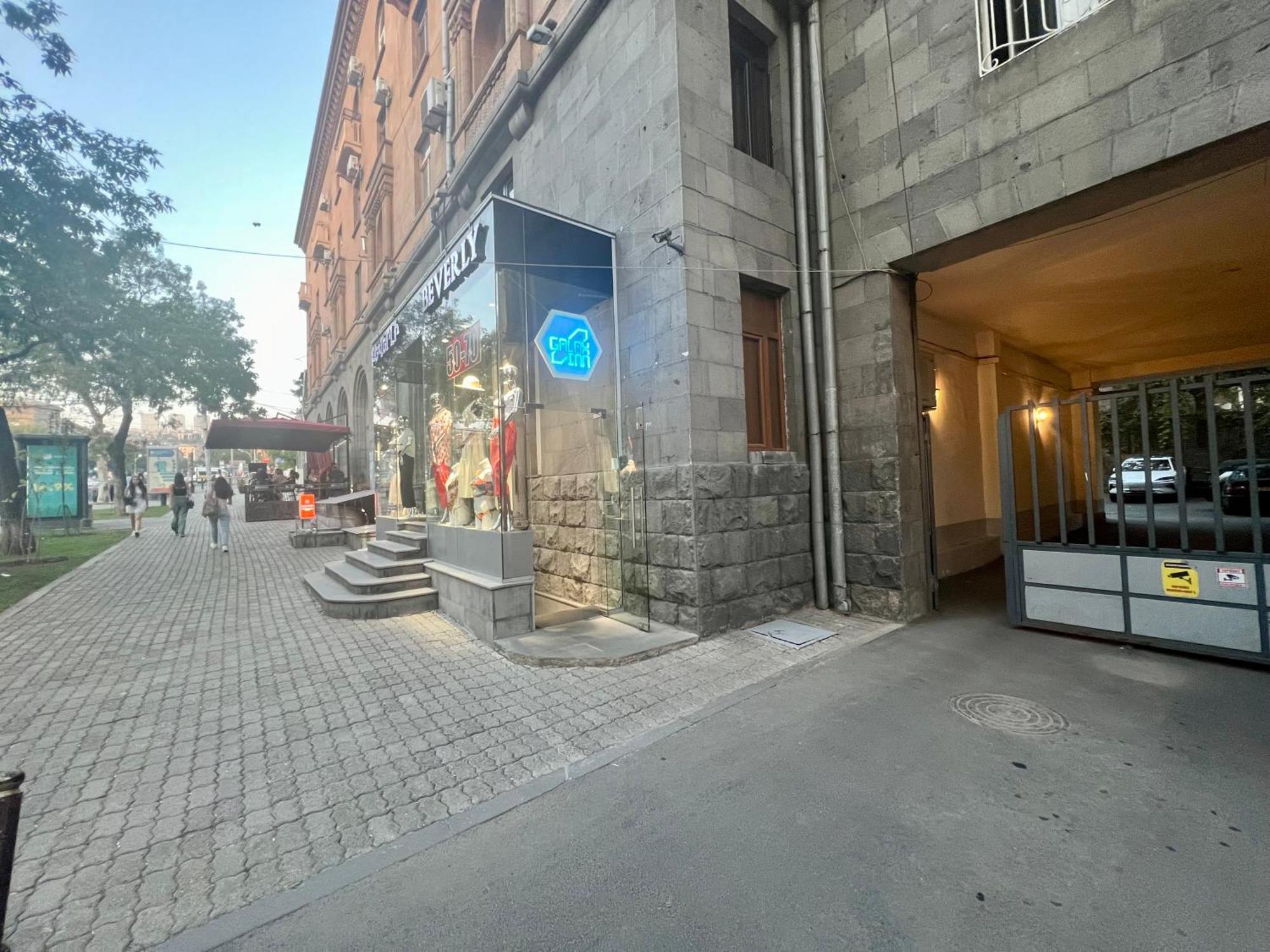 Galaxy Inn Luxury Hostel In Center 예레반 외부 사진